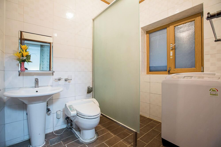 Bathroom 3, Vivaldi house, Cheorwon