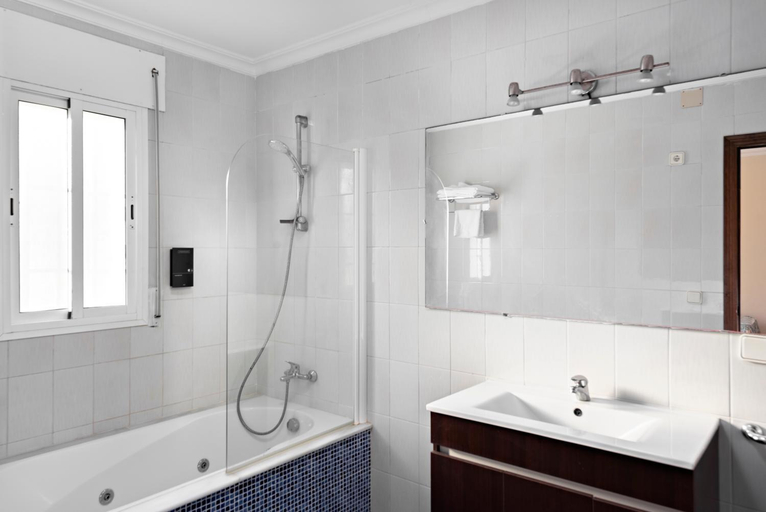 Bathroom 3, APARTAMENTOS CORTIJO FONTANILLA, Cádiz
