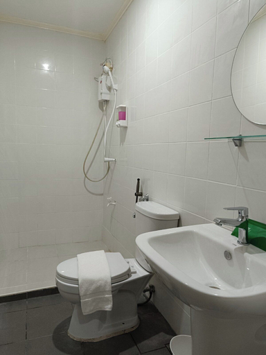 Bathroom, Northomes Pensione by HiveRooms, Bogo City