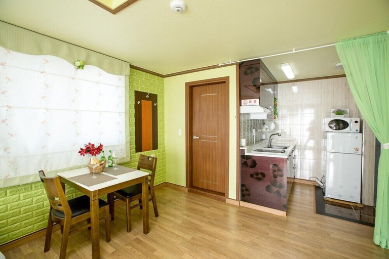 Others 4, Eoullim Pension, Geoje