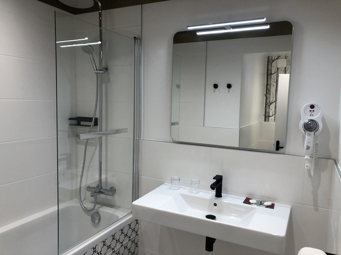 Bathroom 4, Hôtel Moderna, Manche