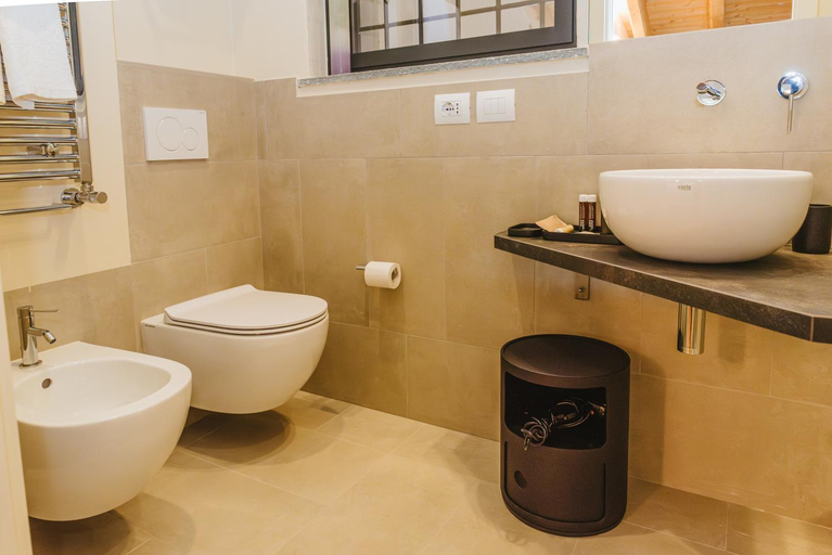 Bathroom 3, Garesio Wine Resort, Cuneo