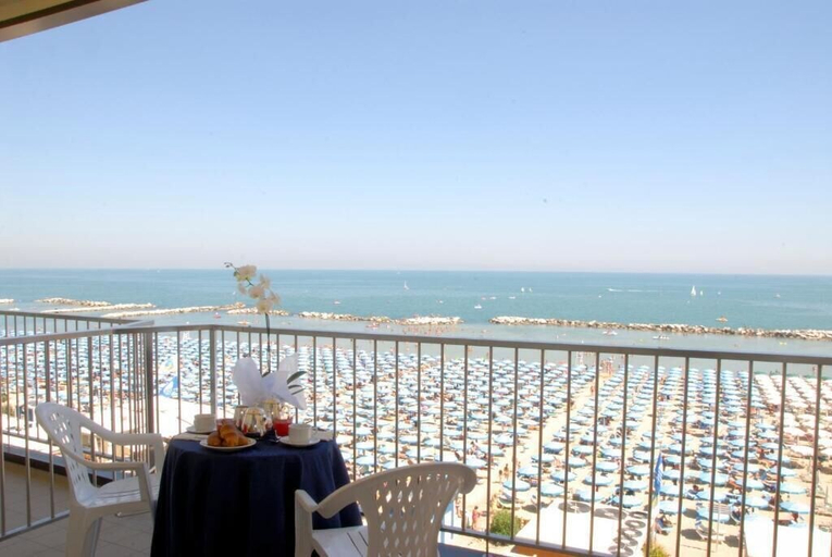 Others 5, Hotel Caravelle, Rimini