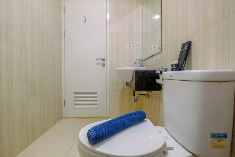 Bathroom 5, Strategic Studio at Sentul Tower Apartment By Travelio, Bogor
