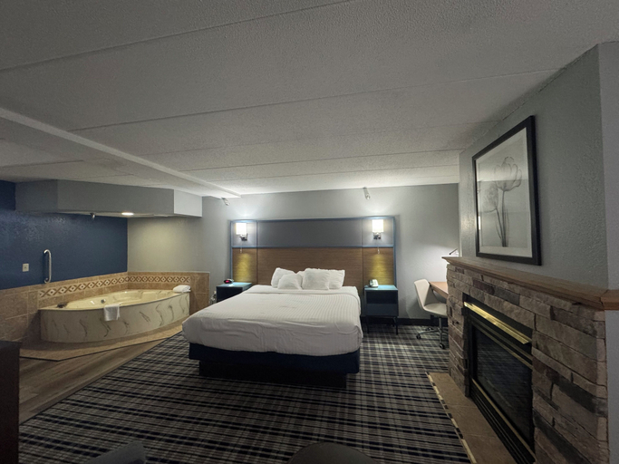 Bedroom 4, AmericInn by Wyndham Albert Lea, Freeborn
