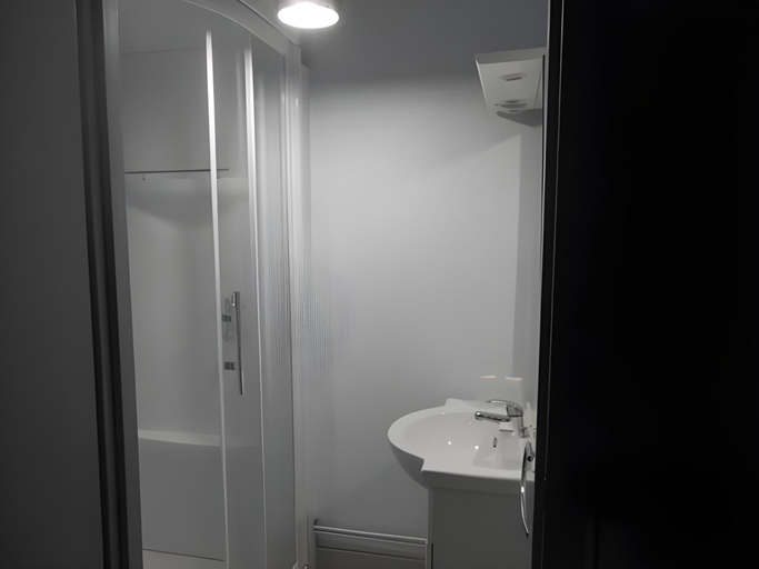 Bathroom 11