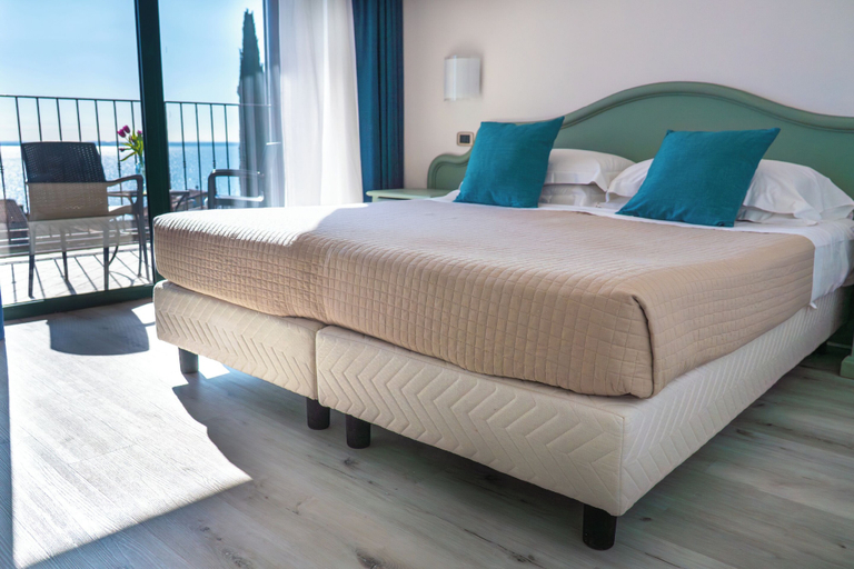 Bedroom 3, AHG Riva Del Sole Wellness Hotel - Adults Only, Brescia