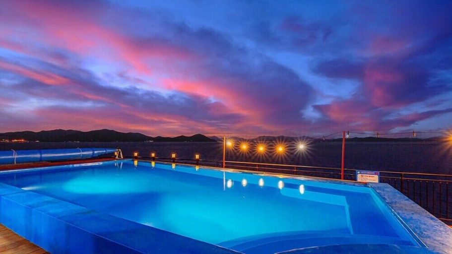Sport & Beauty 5, Blue and white pension, Geoje