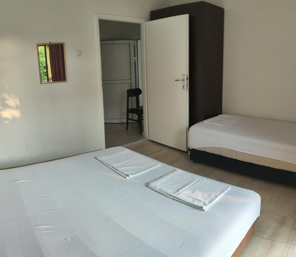 Others 5, Villa Paris Apartments