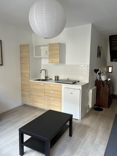 Others 4, Maison de village, Mayenne