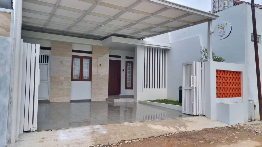 Semesta "Luxury-Family" Guest House, Bandar Lampung