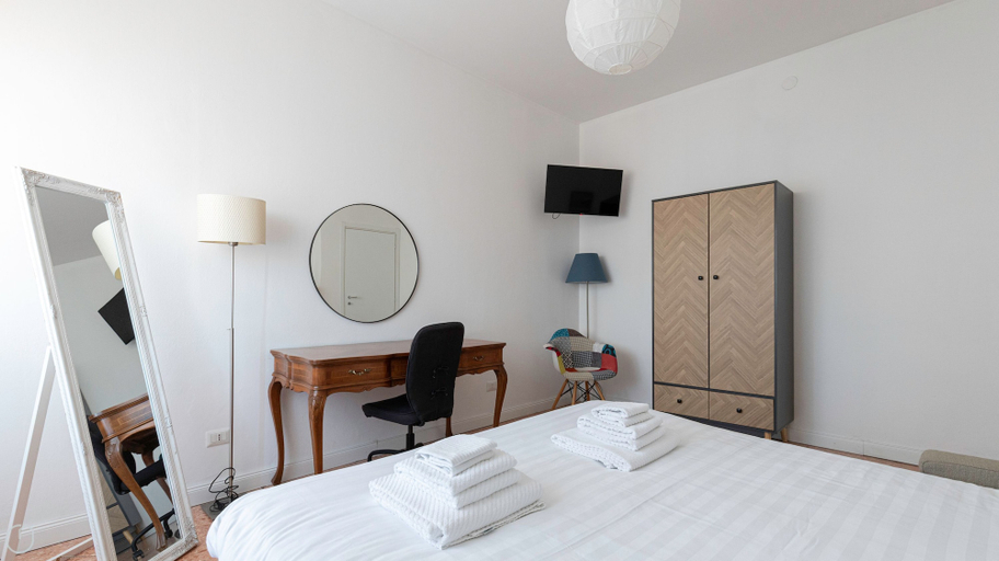 Room 3, Risorgimento 99 A in Sesto San Giovanni, Milano