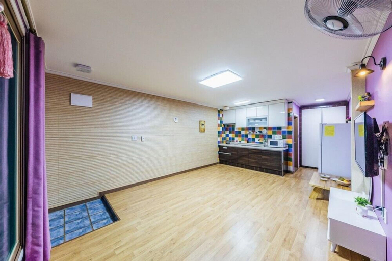 Others 3, Jangsa Solbat Pension, Yeongdeok