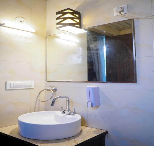 Bathroom 3, Vrindavan Dreams Hotel and Suites, Mathura