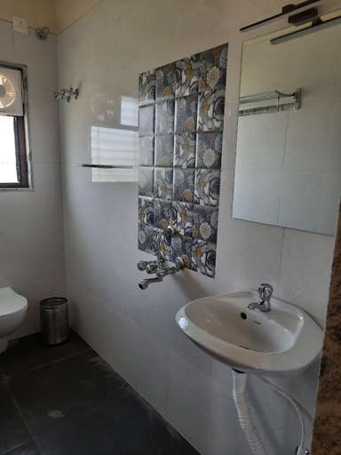 Bathroom, Hotel Almond, Jalna