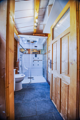 Bathroom 13