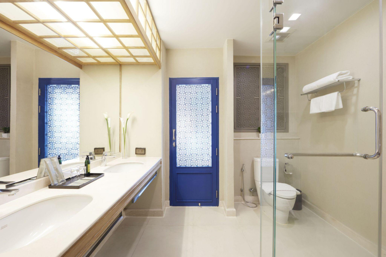 Bathroom 13