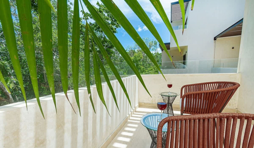 Room 3, 2 Br Roof w Infinity Pool Jacuzzi Spacious, Cozumel