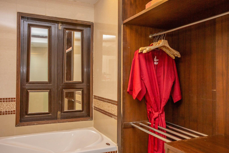 Bathroom 5, Aonang Ayodhaya Beach Resort & Spa, Mueang Krabi