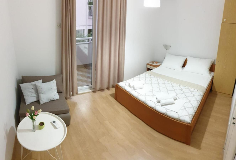 Others 3, Apartmani podaca, Gradac