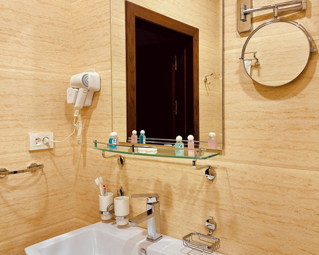 Bathroom 4, Ayvan Plaza, Buxoro