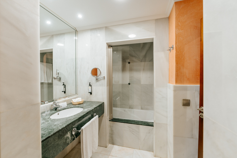 Bathroom 5, R2 Rio Calma Hotel, Las Palmas