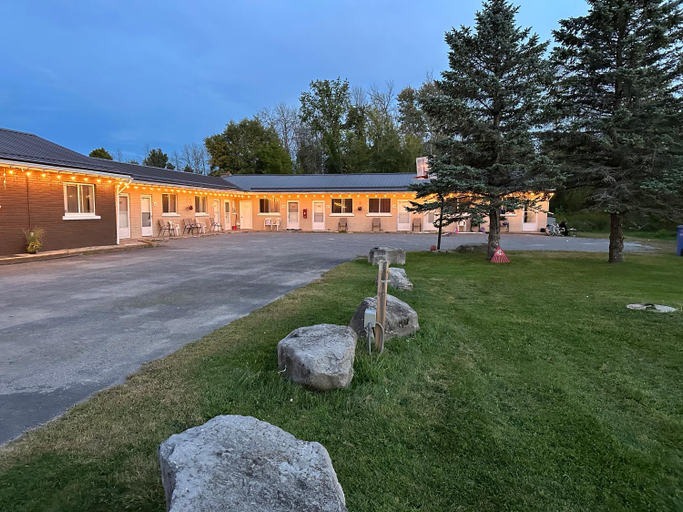 Others 5, Carriage Inn Motel, Peterborough