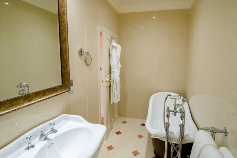 Bathroom 5, Greywalls Hotel & Chez Roux Restaurant, East Lothian