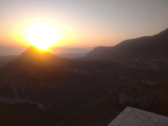 Others 3, La stanza del sole, Salerno