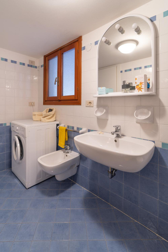 Bathroom 2, Villaggio Club dei Pini, Venezia