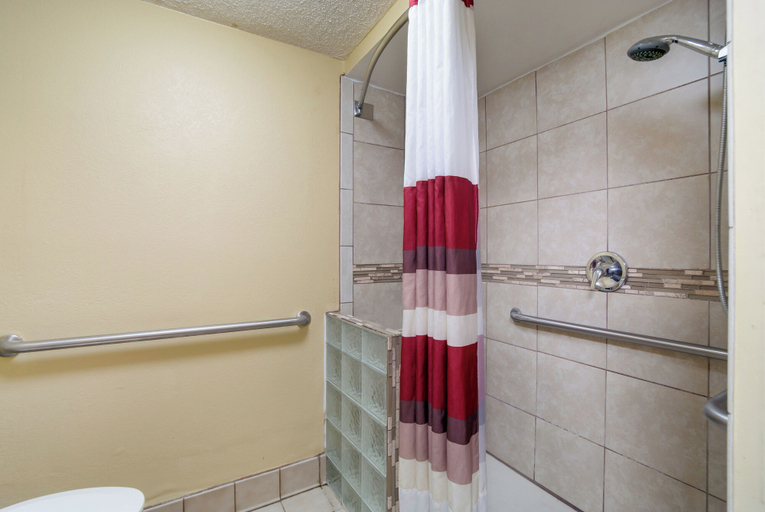 Bathroom 5, Red Roof Inn Augusta - Washington Road, Richmond