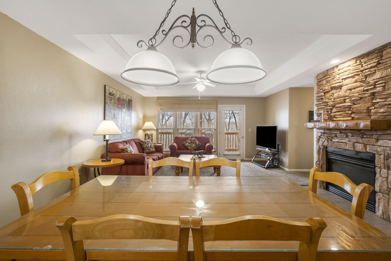 Food & Drinks, Stonebridge Village Resort, Stone