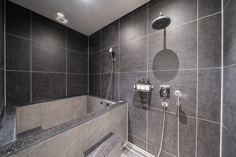 Bathroom 2, Guwol Hotel Rondo, Namdong
