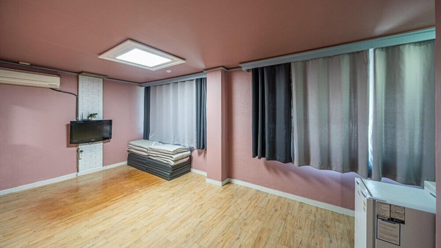 Bedroom 3, the allin pension, Gapyeong
