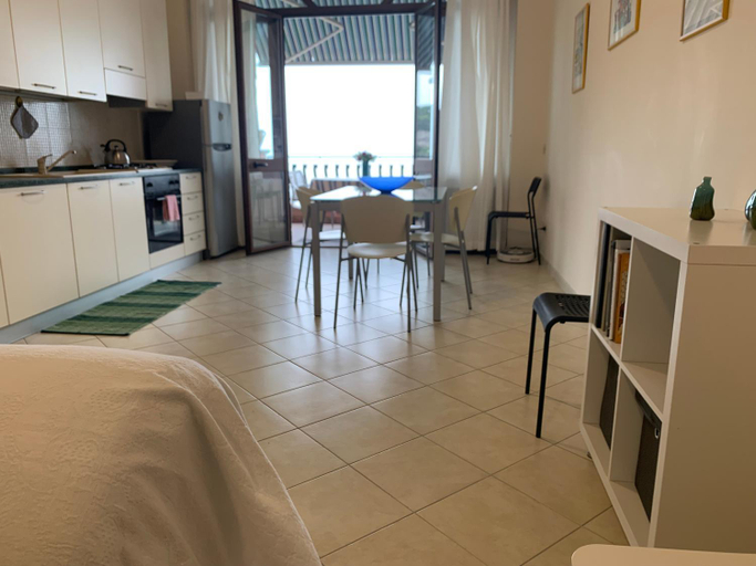 Others 4, Casa Isola Bella, Messina