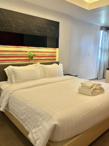 Bedroom 3, Klassique Sukhumvit Hotel, Wattana