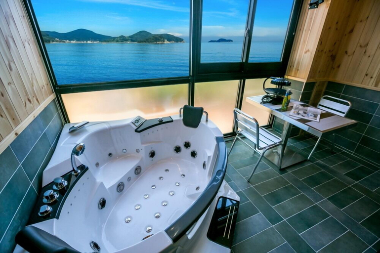 Others 5, Goun Pension, Geoje