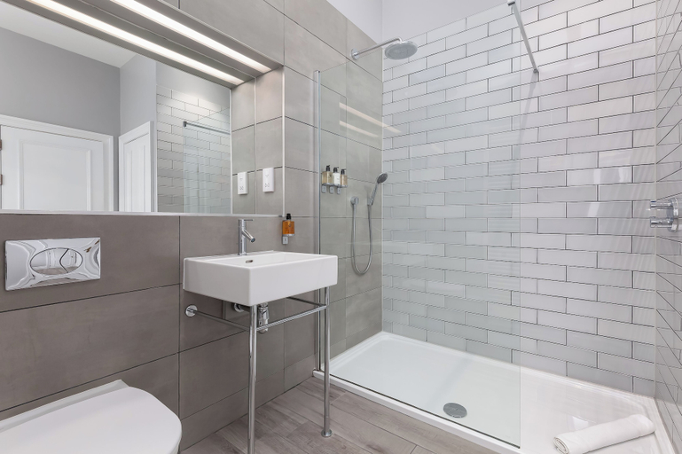 Bathroom 4, Destiny Scotland - Distillers House, Edinburgh