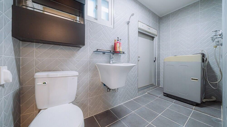Bathroom 3, Geoje Swim Pension, Geoje