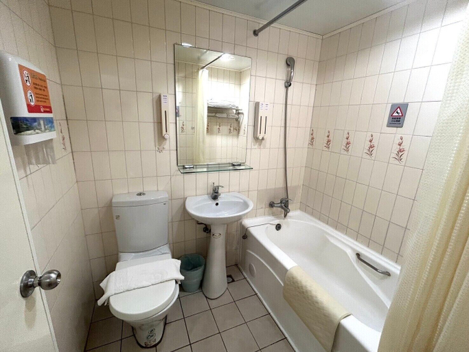 Bathroom 5, Giant Rich King Plaza Hotel , Taipei City