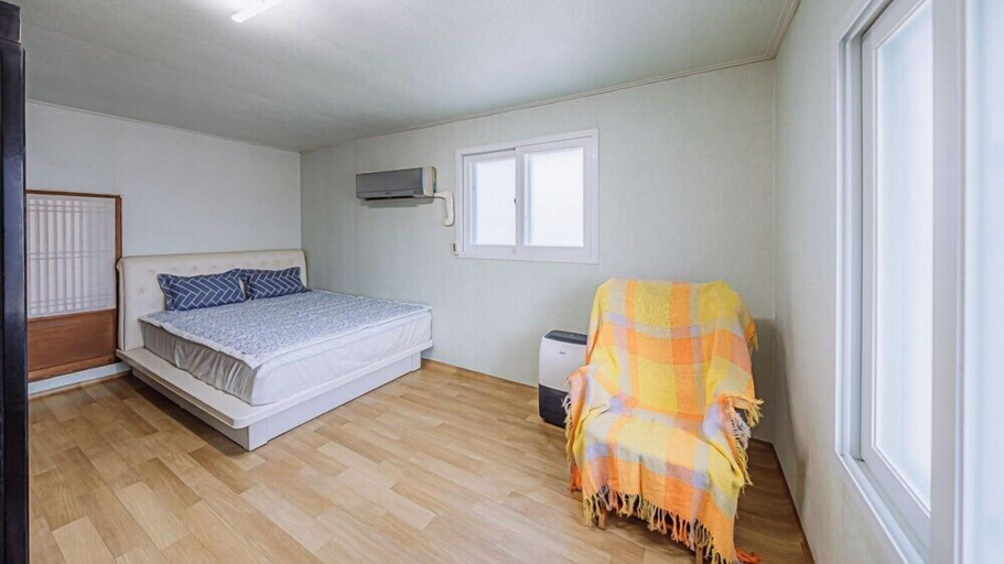 Bedroom 3, Gu lyong po Jang gil li, Pohang