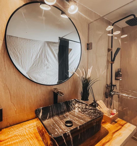 Bathroom 16