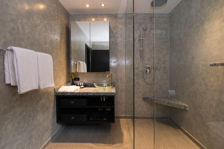 Bathroom 4, Peninsula Beach Resort, Koh Chang