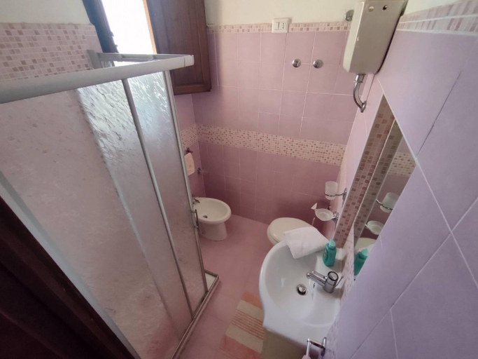 Bathroom 2, Anna e Ale - mare e relax, Cagliari