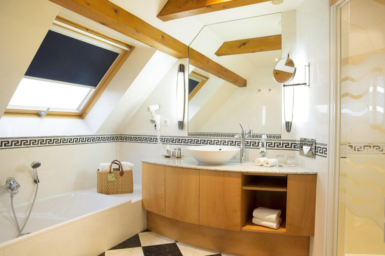 Bathroom 5, Le Parc Hotel, Restaurants & Spa, Bas-Rhin