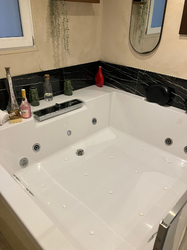 Bathroom, Jacuzzi room Paris 17th, Paris