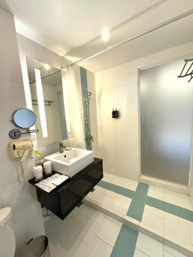 Bathroom 5, Klassique Sukhumvit Hotel, Wattana