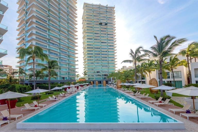 Sport & Beauty 5, Icon Unit 502, Puerto Vallarta