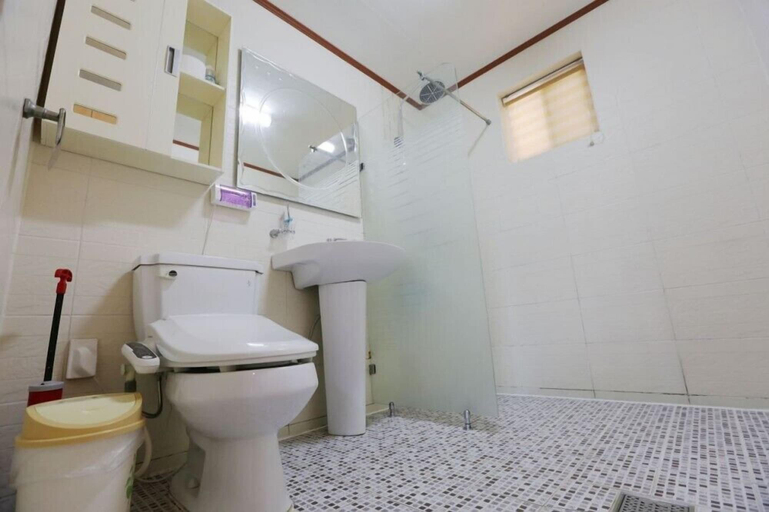 Bathroom 4, Haemaru pension, Geoje