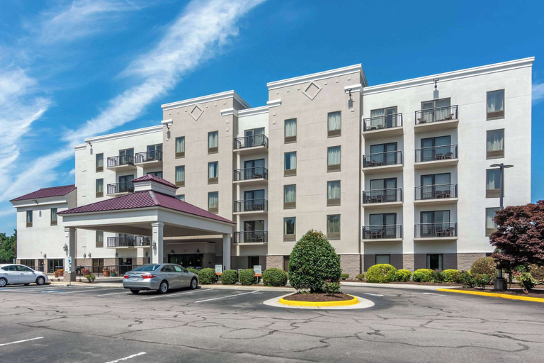 Comfort Suites South Park, Colonial Heights